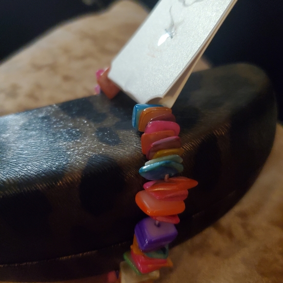 Stunning  stones on a stretch bracelets - Picture 3 of 6